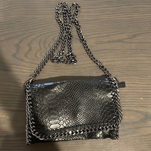 Genuine black leather crossbody bag made in Italy